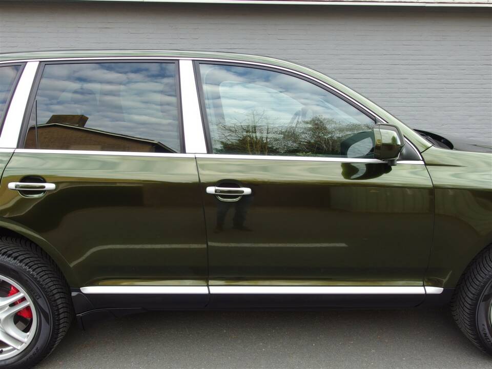 Image 26/99 of Porsche Cayenne Turbo (2007)