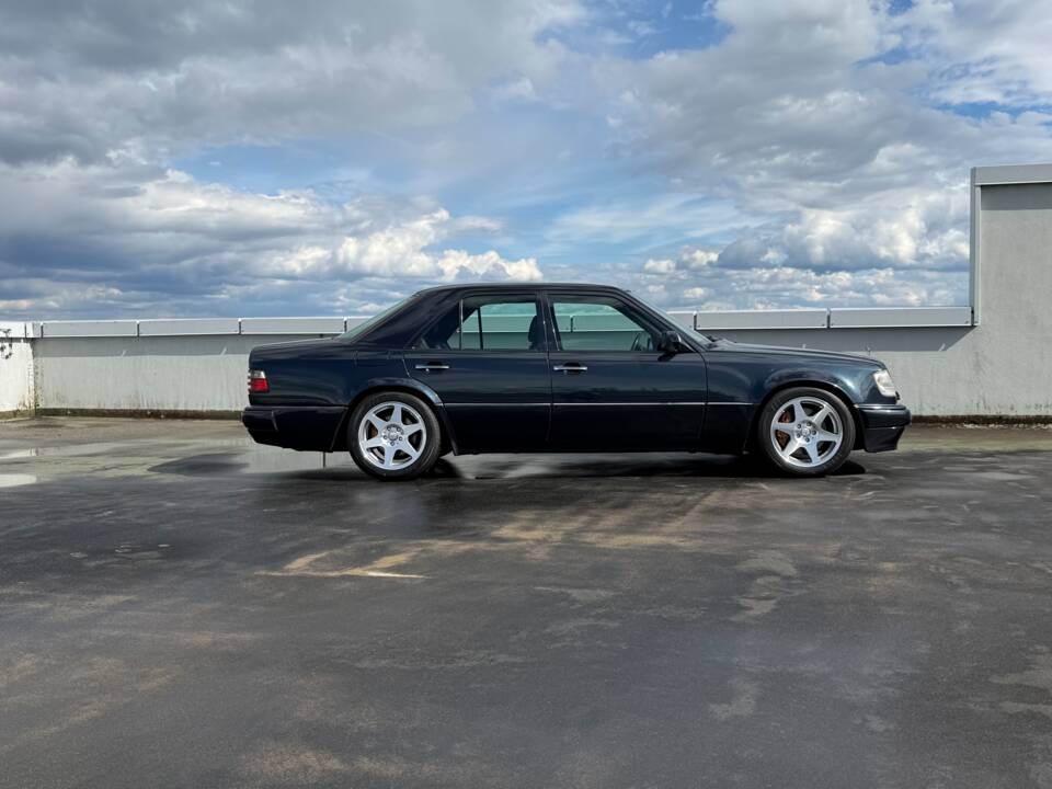 Bild 6/20 von Mercedes-Benz E 500 Limited (1994)