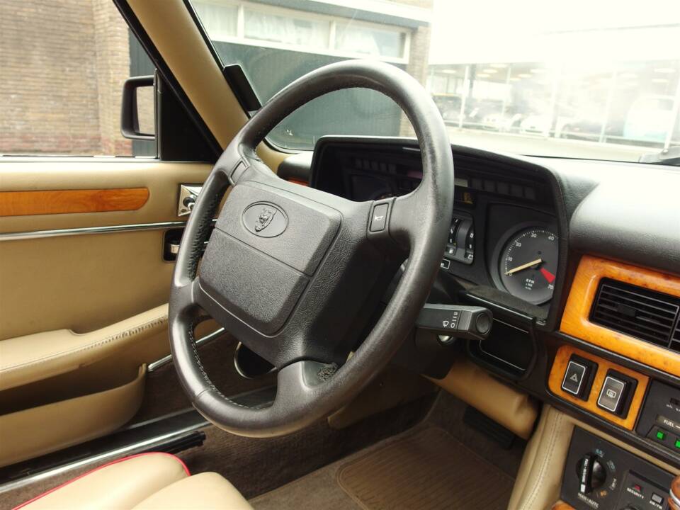 Image 51/99 de Jaguar XJS 5.3 V12 (1990)