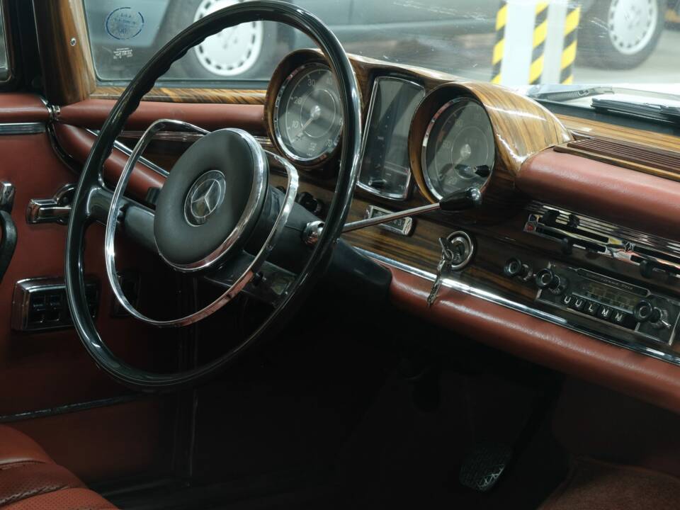Image 29/50 of Mercedes-Benz 300 SE (1966)