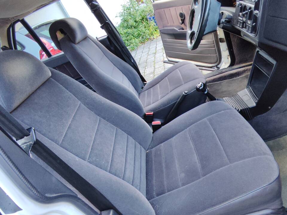 Image 14/20 of Saab 900 2.1 i 16V (1990)