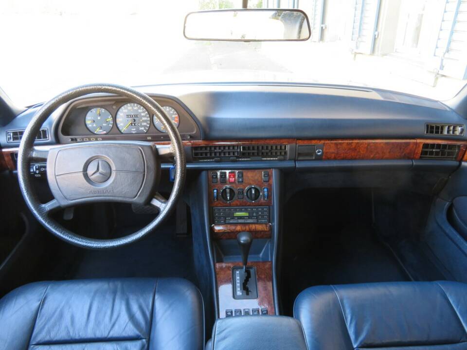 Imagen 10/19 de Mercedes-Benz 380 SEC (1982)