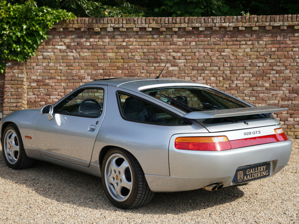 Immagine 2/50 di Porsche 928 GTS (1993)