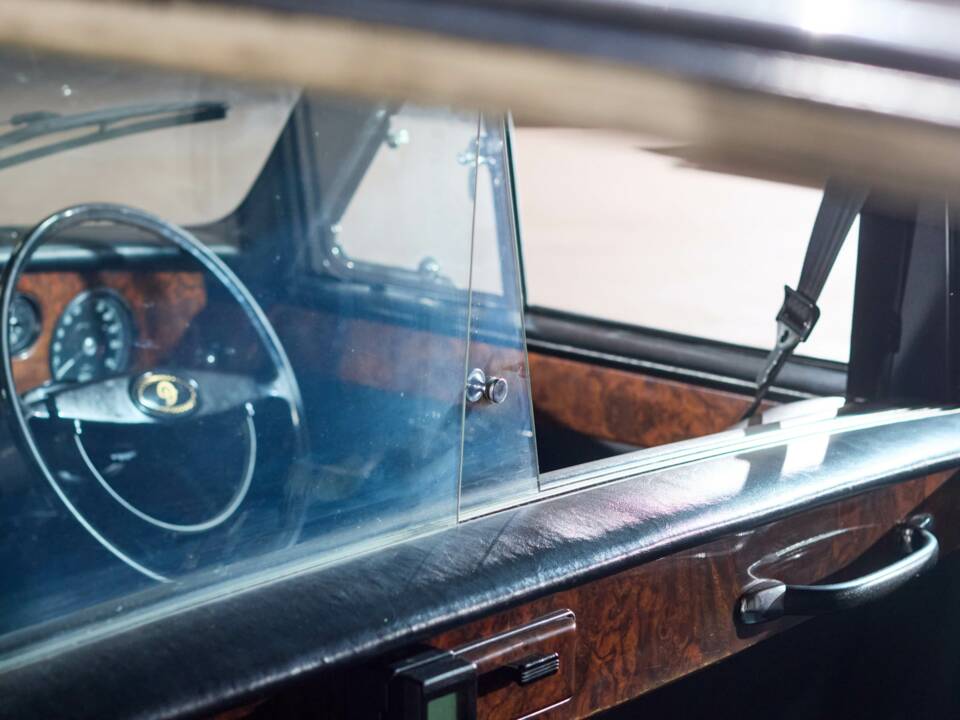 Image 56/70 of Daimler DS 420 (1976)