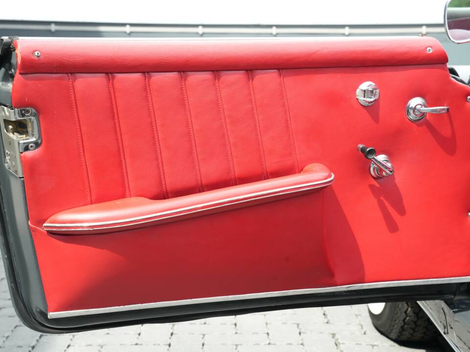 Image 15/50 de Mercedes-Benz 190 SL (1961)