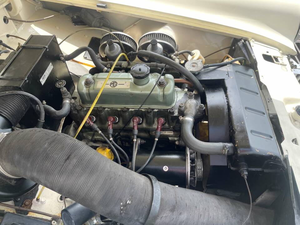 Image 11/12 of MG Midget (1967)
