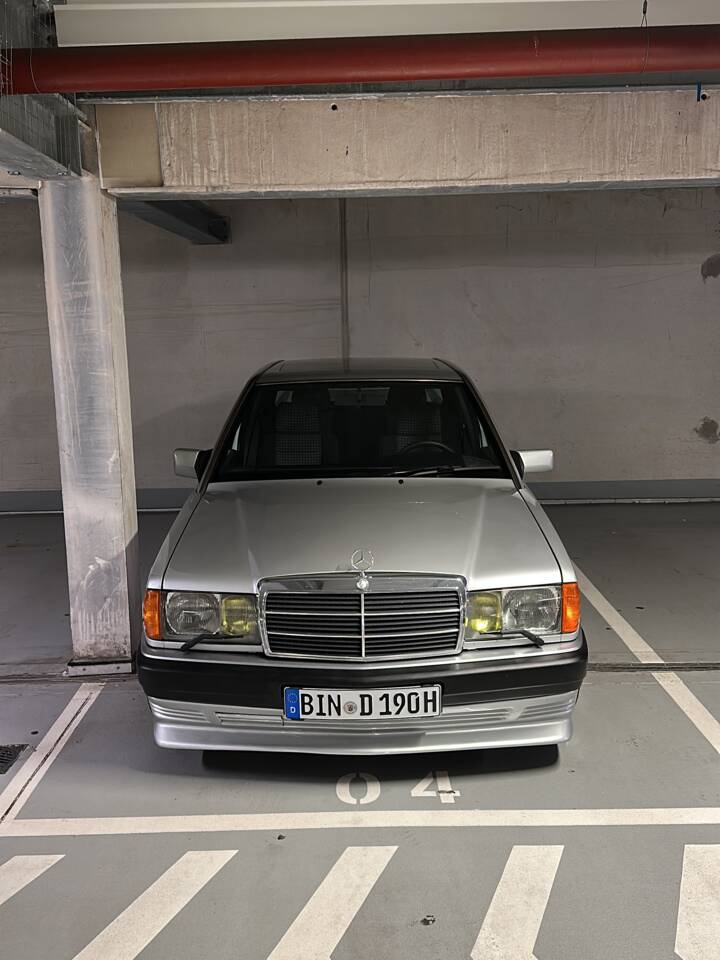 Immagine 10/49 di Mercedes-Benz 190 E (1990)