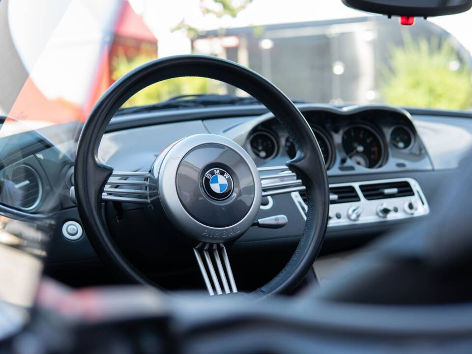 Image 24/32 of BMW Z8 (2001)