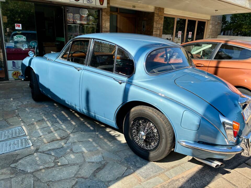 Image 8/38 of Jaguar Mk II 2.4 (1968)