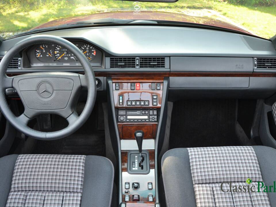 Bild 14/50 von Mercedes-Benz E 200 (1994)