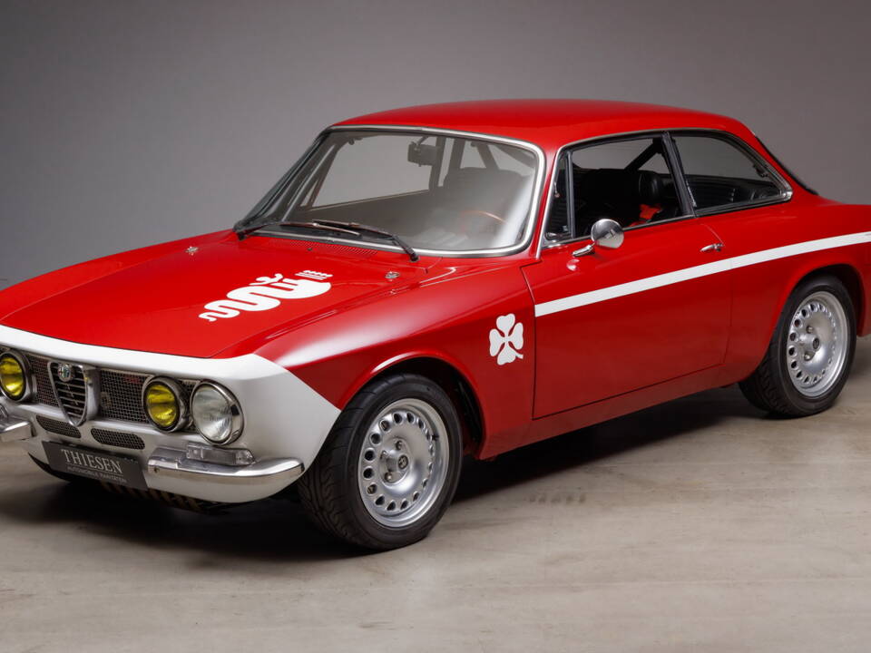 Imagen 1/30 de Alfa Romeo Giulia GT 1300 Junior (1974)