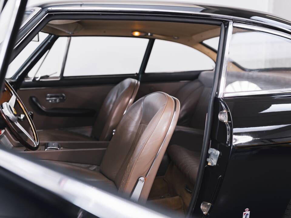 Image 9/100 of Ferrari 330 GT 2+2 (1965)