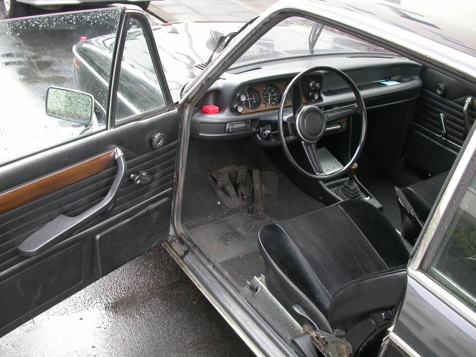 Image 31/55 de BMW 2002 (1975)