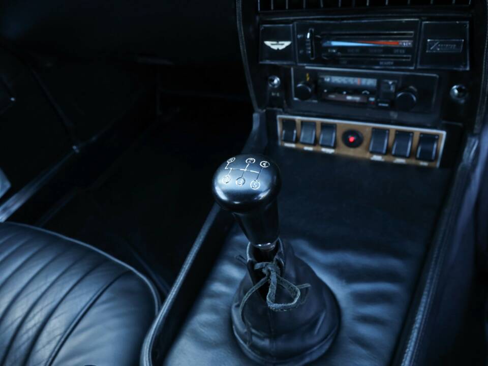 Image 23/50 of Aston Martin DBS V8 (1972)