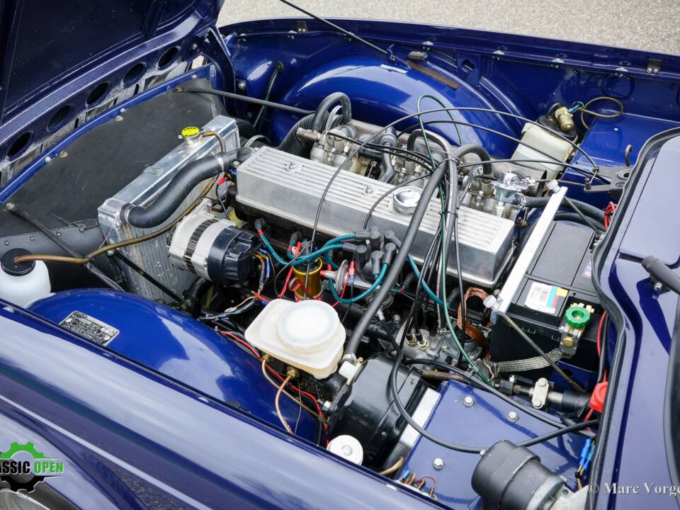 Image 13/42 of Triumph TR 6 PI (1972)