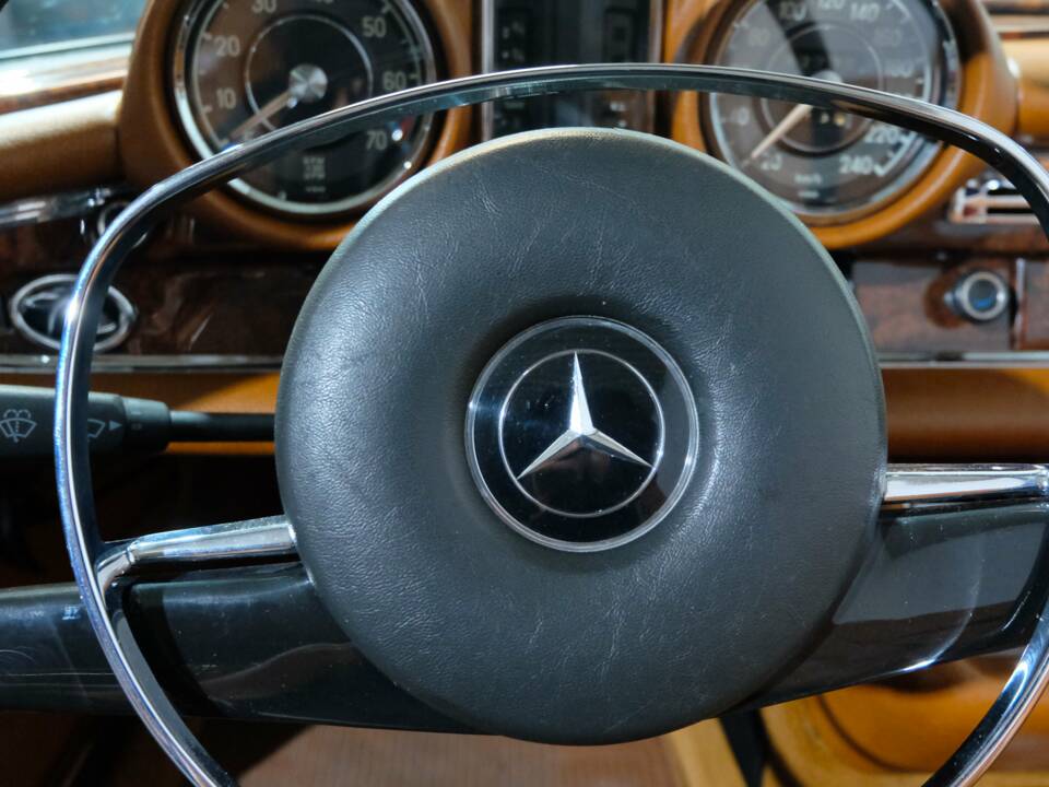 Immagine 14/29 di Mercedes-Benz 280 SE 3,5 (1970)