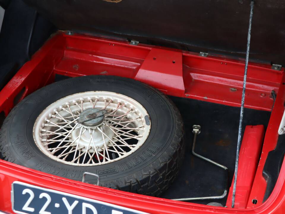 Image 22/50 of MG MGB GT (1974)
