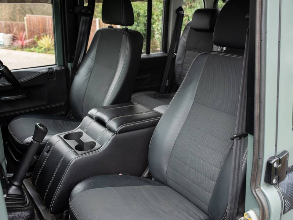 Image 49/50 de Land Rover Defender 110 Crew Cab SE (2010)