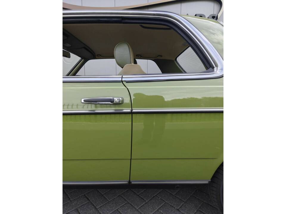 Immagine 24/50 di Mercedes-Benz 230 CE (1982)