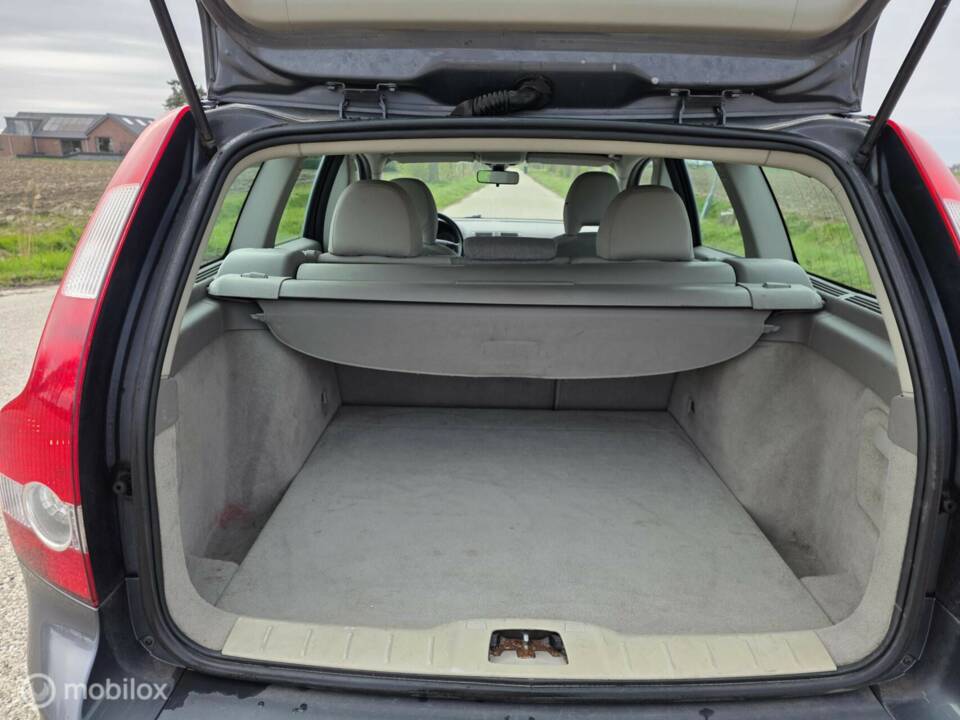 Image 13/33 de Volvo V50 2.4 (2005)