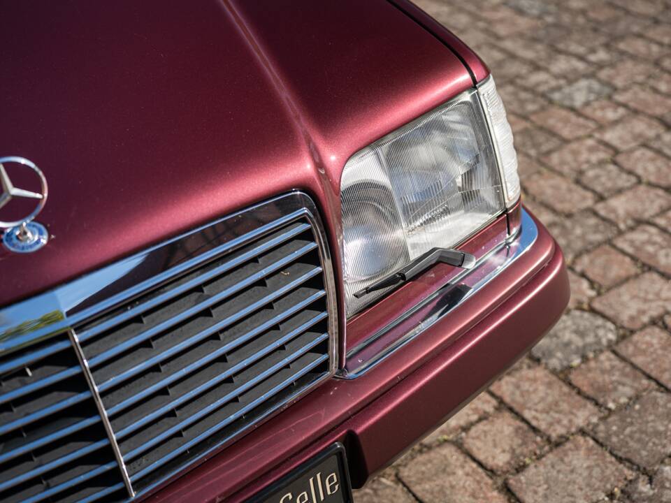 Bild 6/42 von Mercedes-Benz E 200 (1997)