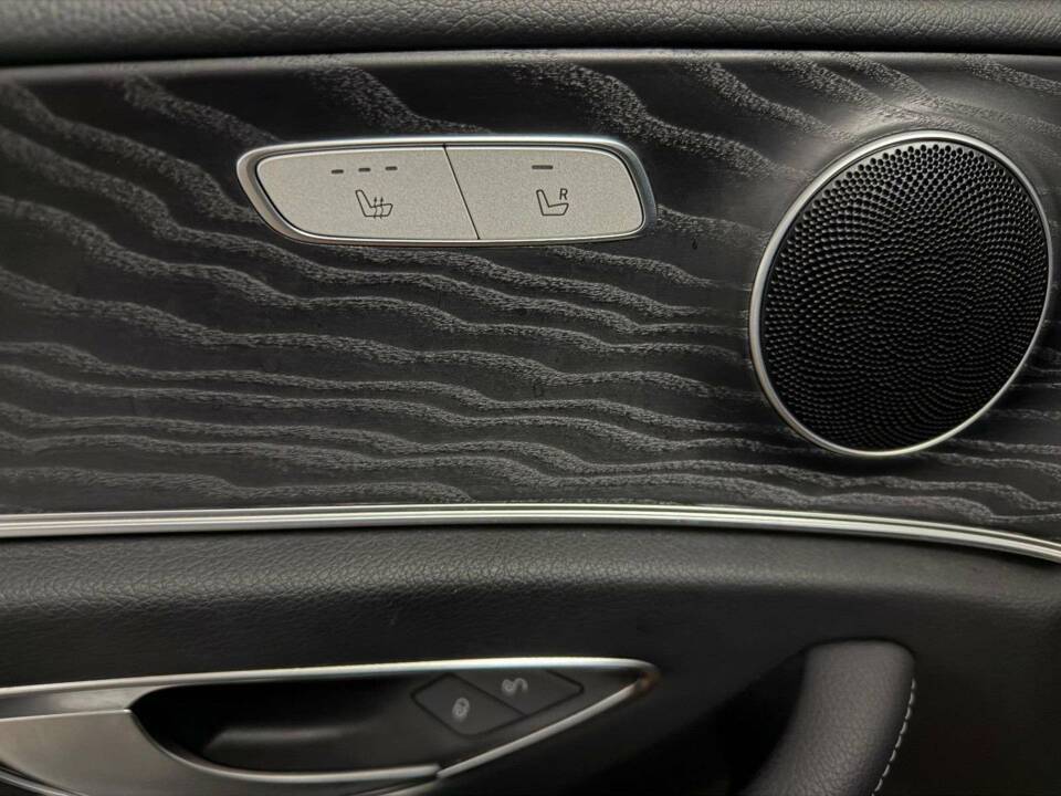 Image 22/32 of Mercedes-Benz E 200 d (2020)