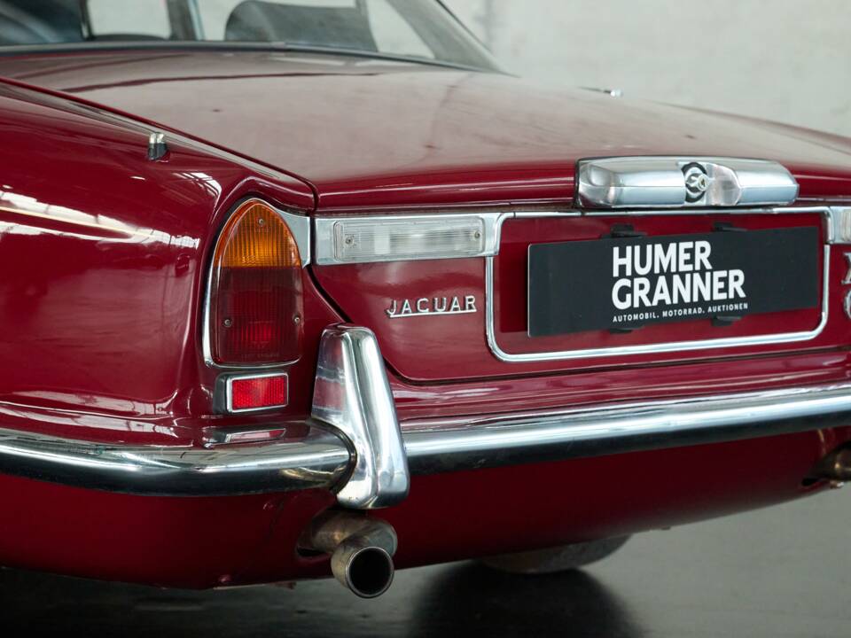 Bild 15/50 von Jaguar XJ 6 L 4.2 (1974)