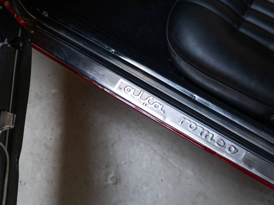 Bild 8/32 von Alfa Romeo Giulia 1600 GT Junior (1972)