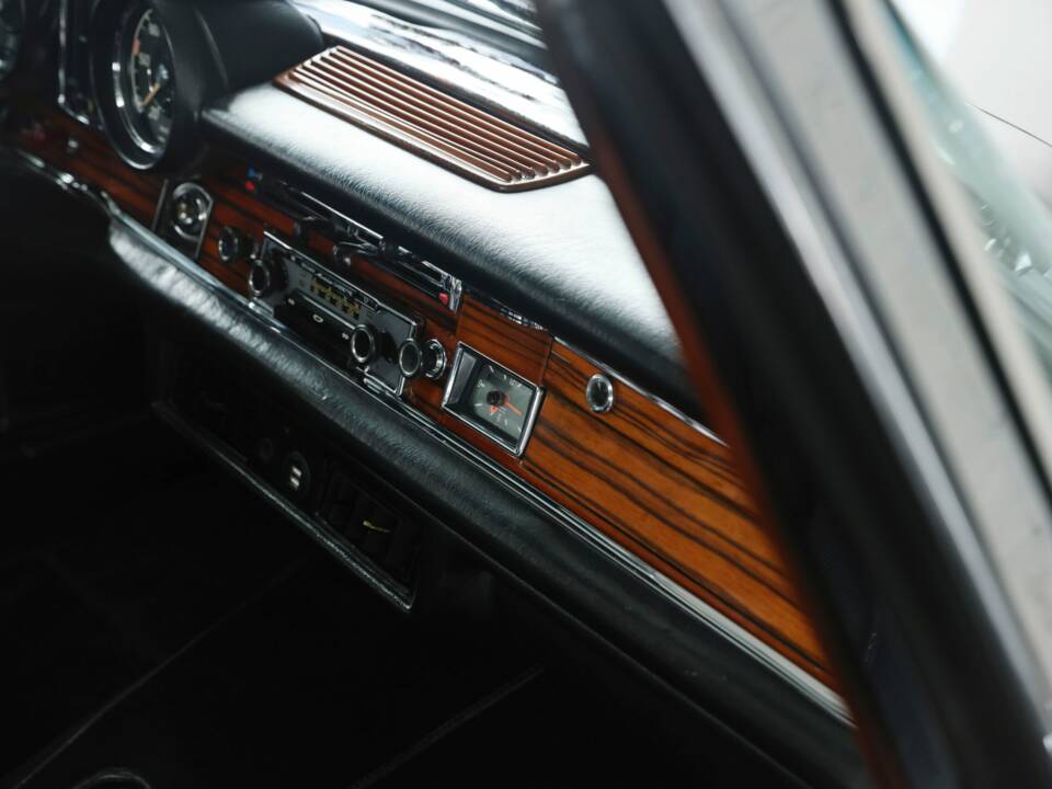 Image 37/48 de Mercedes-Benz 280 SE (1969)