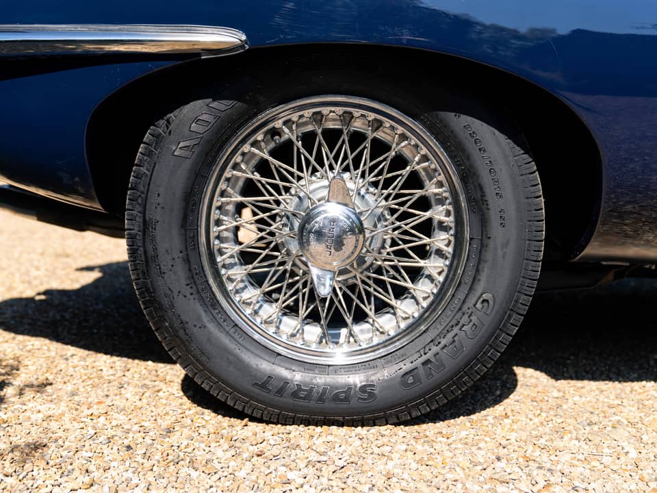 Image 15/86 de Jaguar E-Type (1967)
