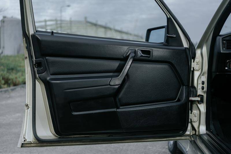 Image 31/69 de Mercedes-Benz 190 E 2.3-16 (1988)