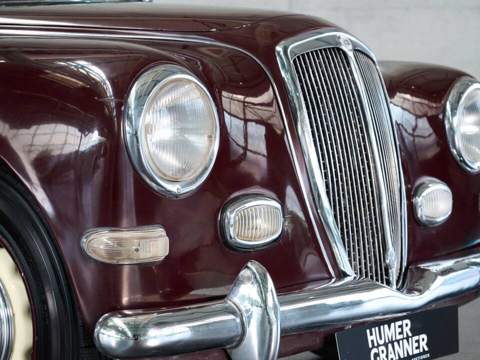 Image 22/50 of Lancia Aurelia B12 (1955)