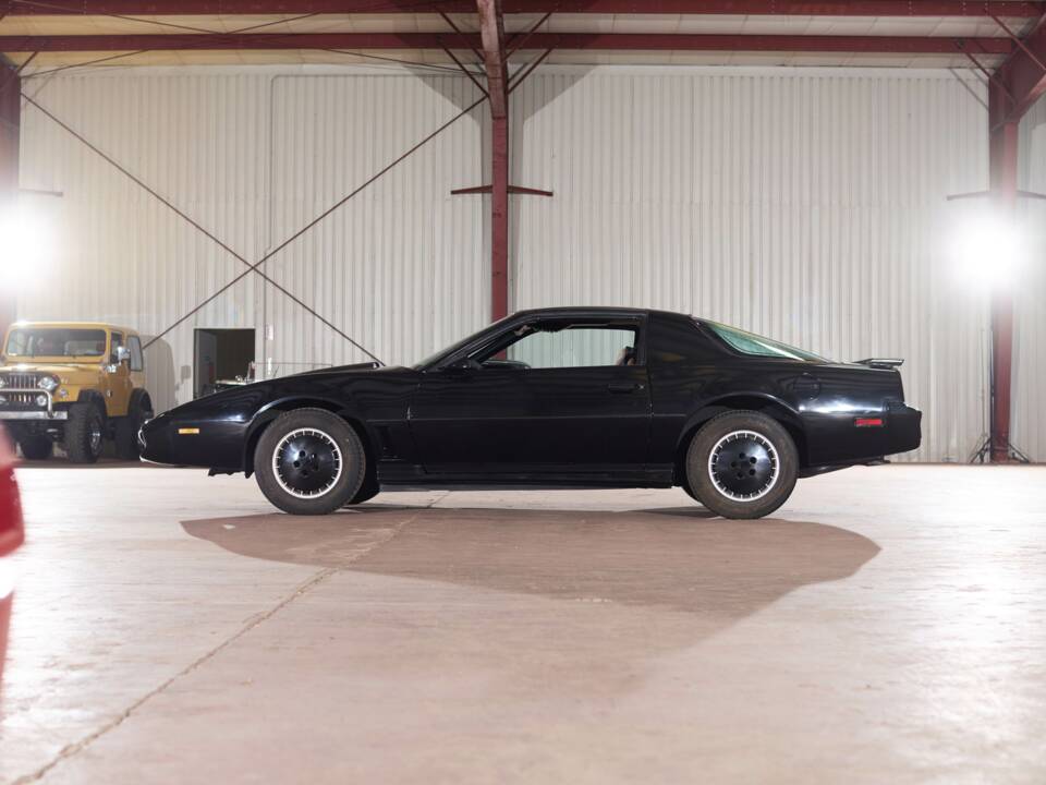 Obraz 15/63 pojazdu Pontiac Firebird TransAm (1984)