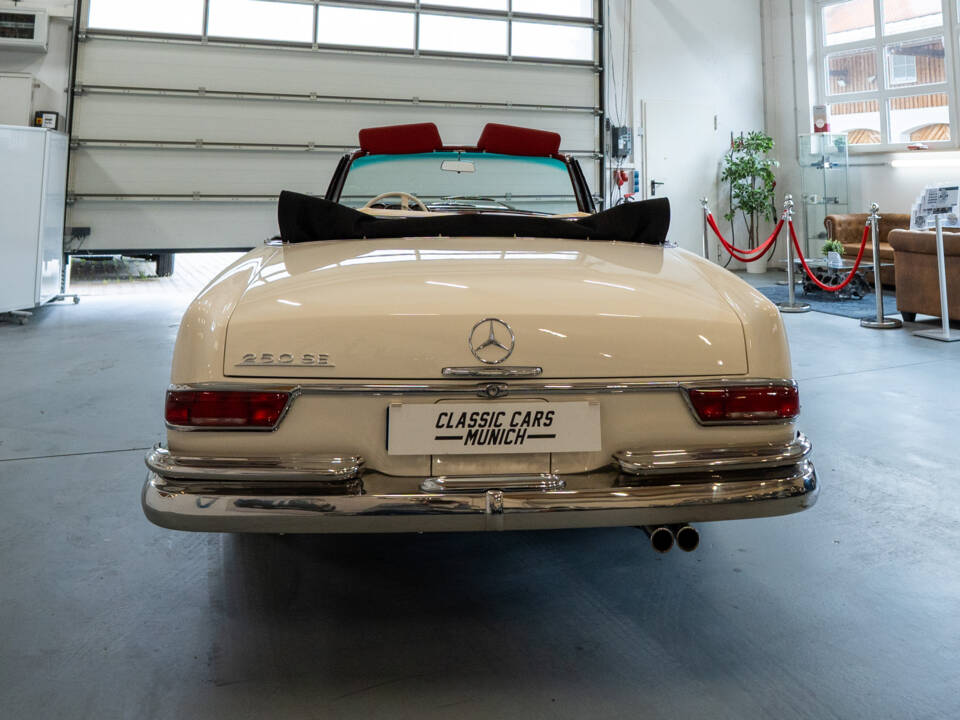 Image 6/37 of Mercedes-Benz 250 SE (1966)