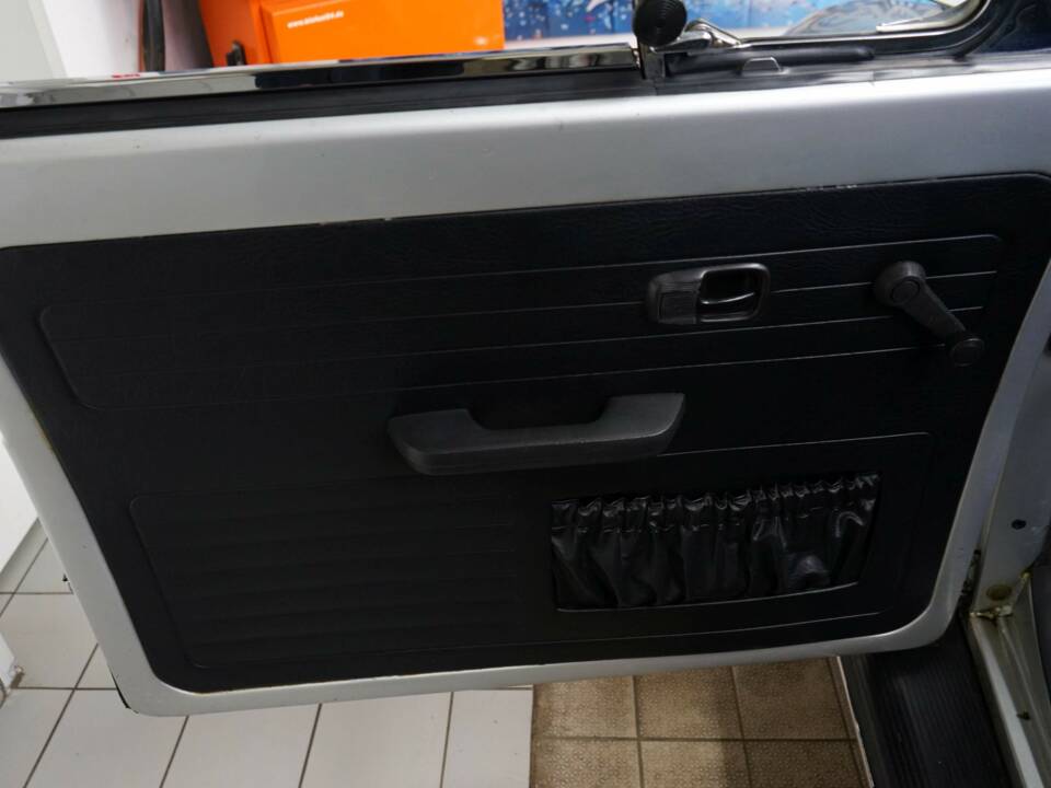 Immagine 27/31 di Volkswagen Käfer 1303 LS (1979)