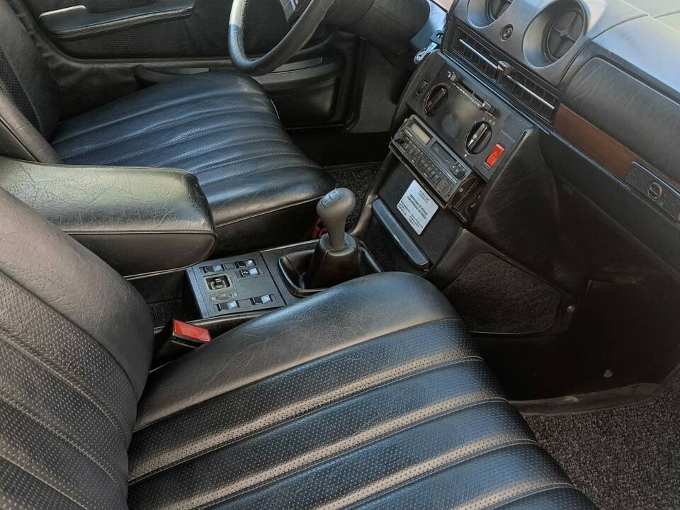 Bild 62/73 von Mercedes-Benz 300 D (1977)