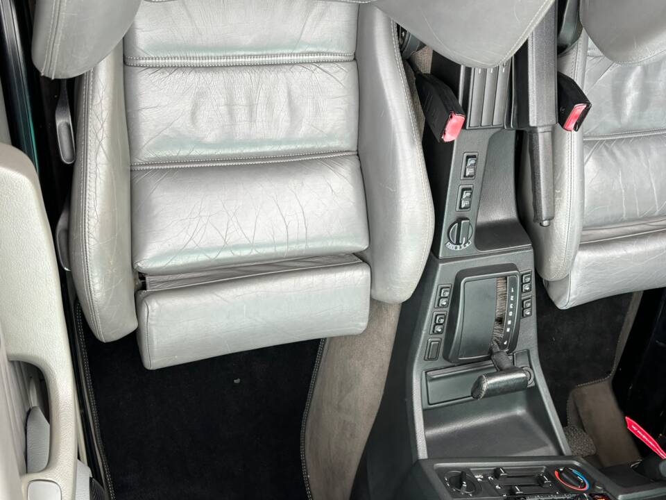 Image 17/40 of BMW 320i (1992)