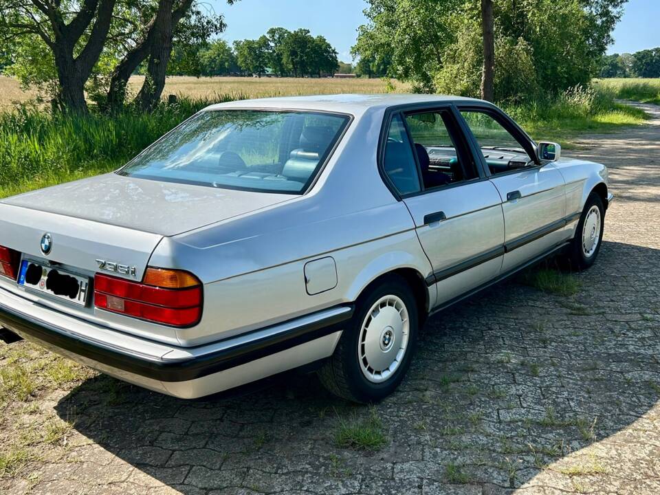 Image 4/33 de BMW 735i (1990)