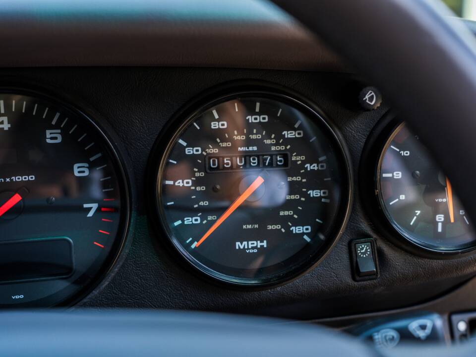 Bild 34/62 von Porsche 911 Carrera 4 (1996)