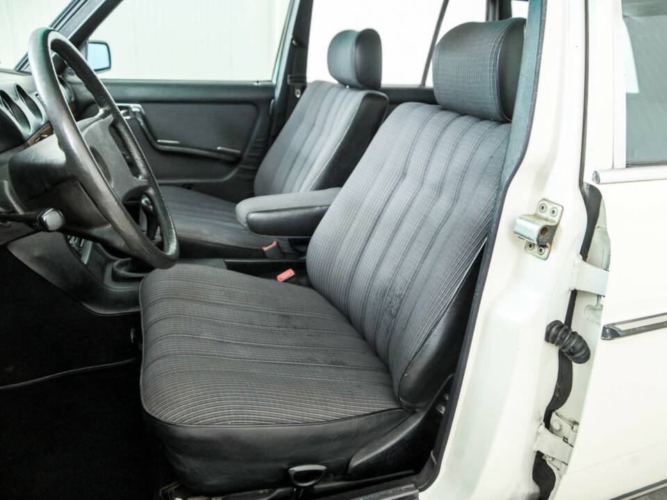 Bild 31/50 von Mercedes-Benz 230 TE (1984)