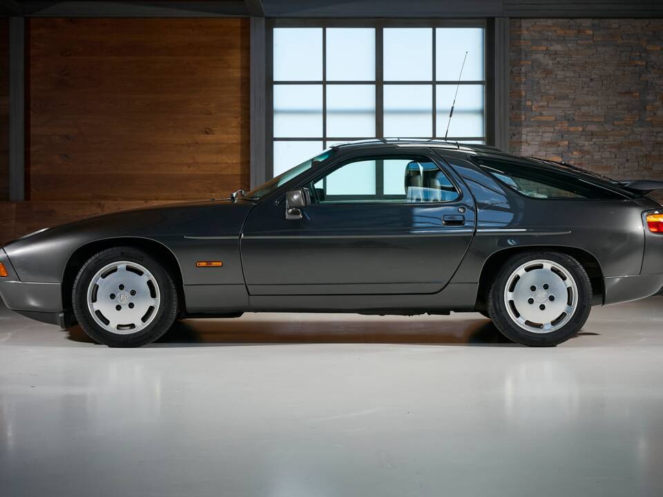 Afbeelding 4/42 van Porsche 928 S4 (1989)