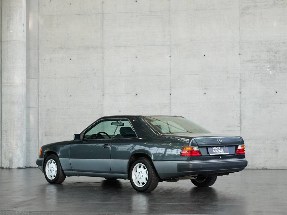 Bild 10/50 von Mercedes-Benz 300 CE (1991)