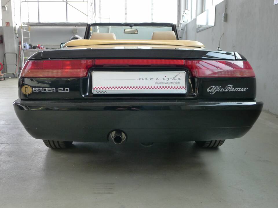 Bild 28/30 von Alfa Romeo 2.0 Spider (1993)
