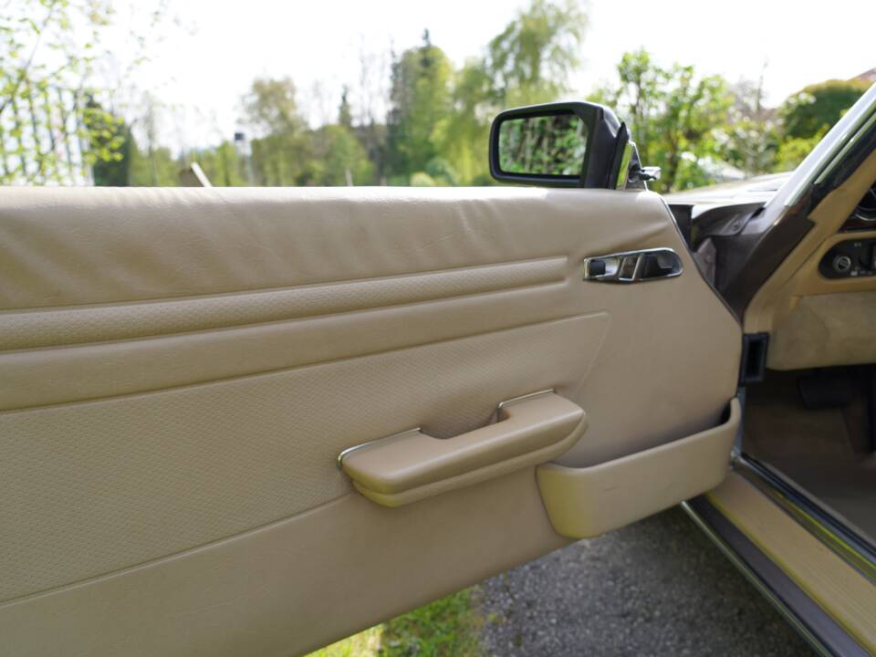 Bild 8/19 von Mercedes-Benz 560 SL (1989)