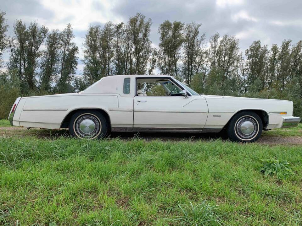 Image 5/8 de Oldsmobile Toronado Brougham (1977)
