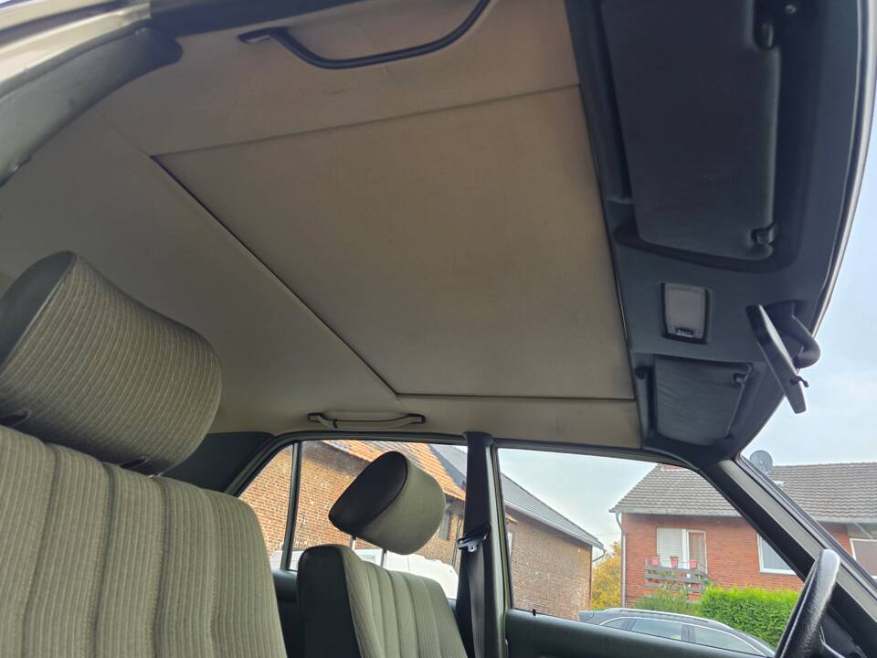 Image 59/73 of Mercedes-Benz 230 E (1985)