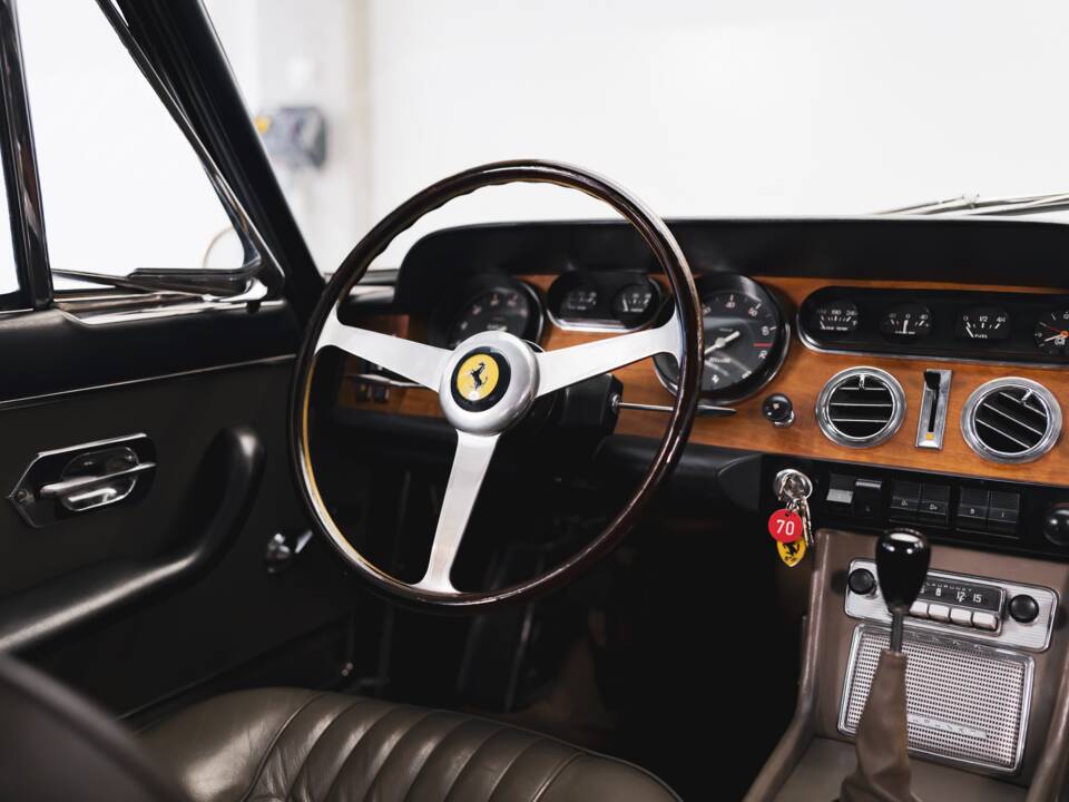 Image 99/100 of Ferrari 330 GT 2+2 (1965)