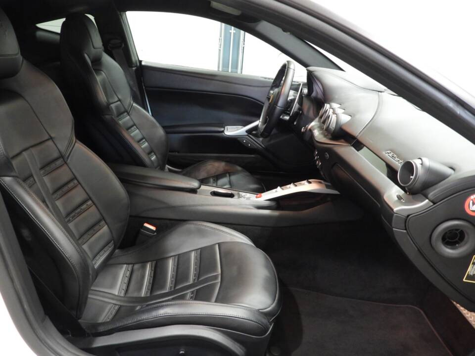 Image 7/15 de Ferrari F12berlinetta (2013)