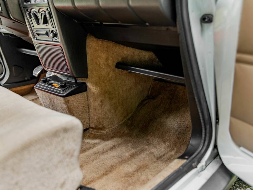 Image 38/49 of Renault R 5 Turbo 2 (1984)