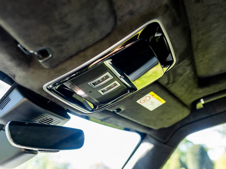 Image 22/49 of Land Rover Range Rover V8 Armoured (2022)